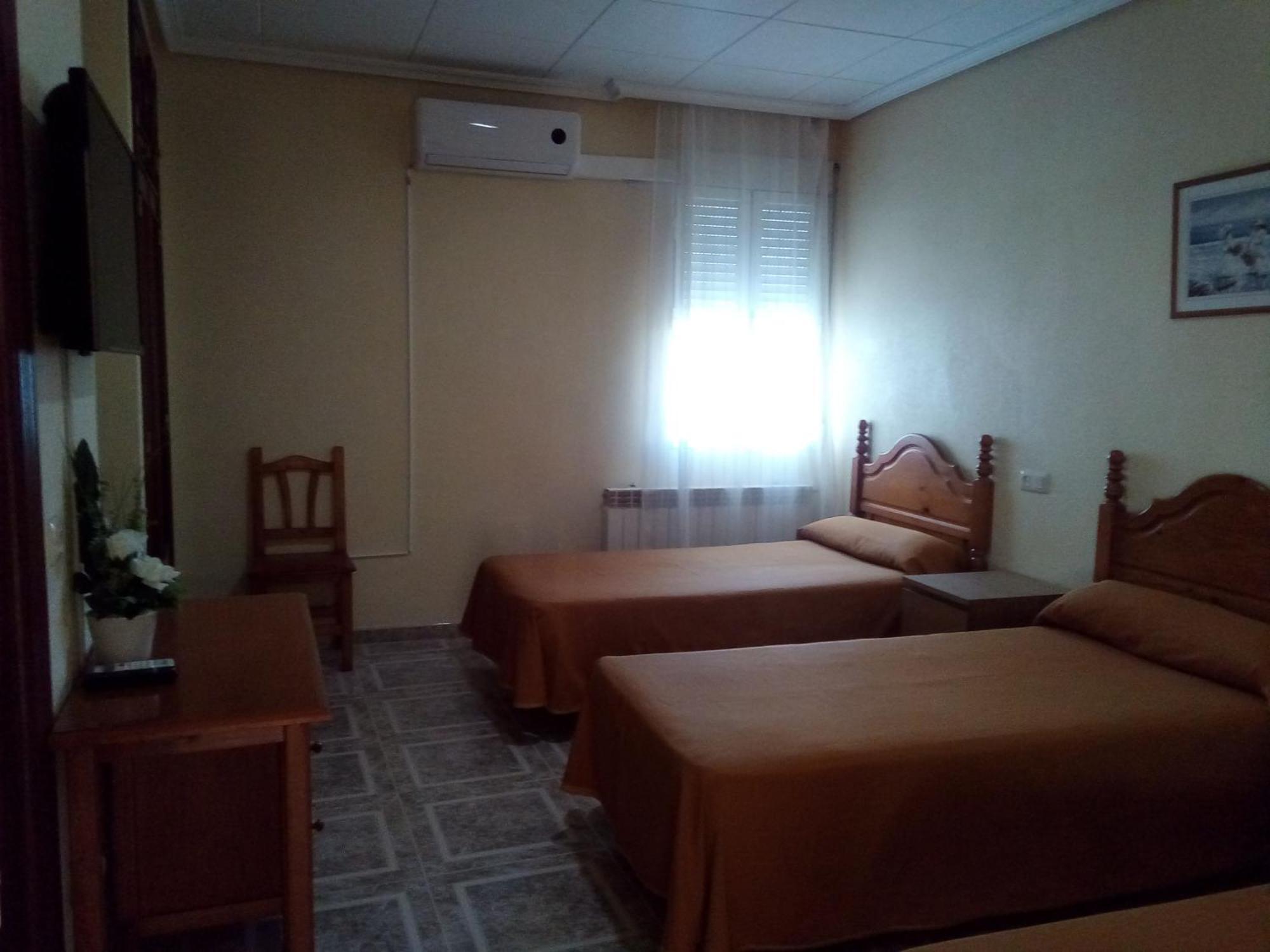 Hostal Ávila Ocaña Esterno foto
