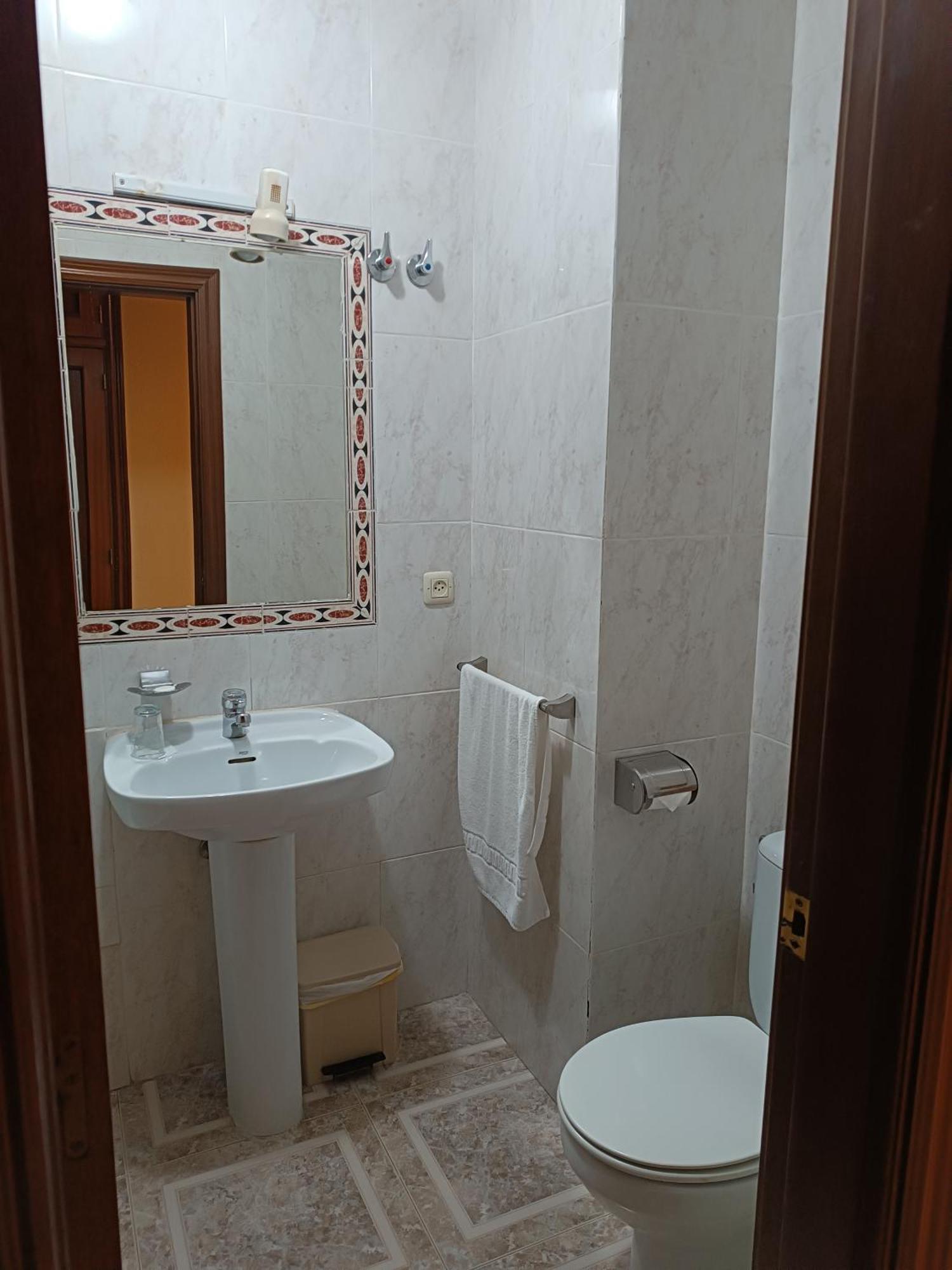 Hostal Ávila Ocaña Esterno foto