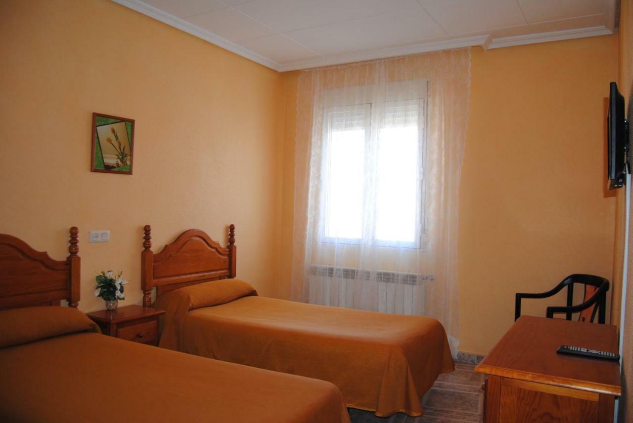 Hostal Ávila Ocaña Esterno foto