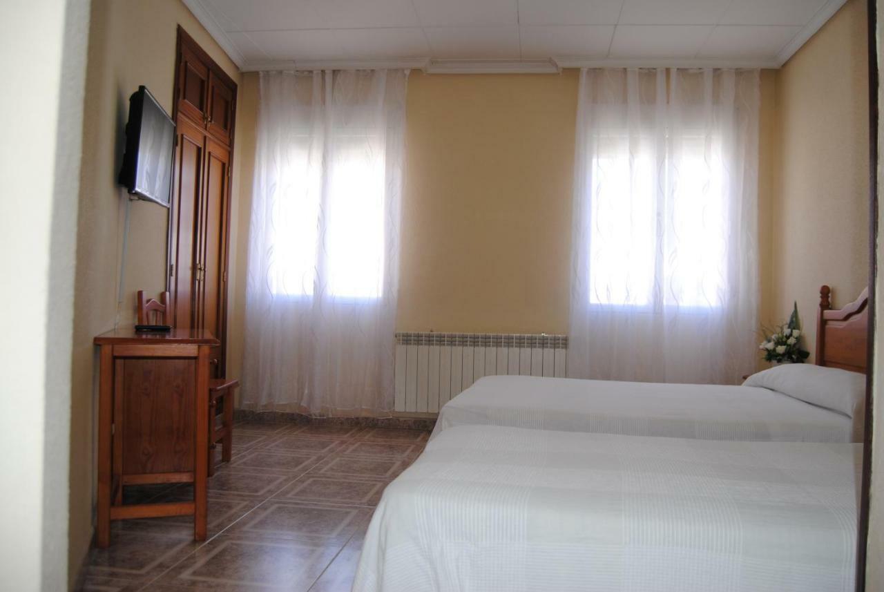 Hostal Ávila Ocaña Esterno foto