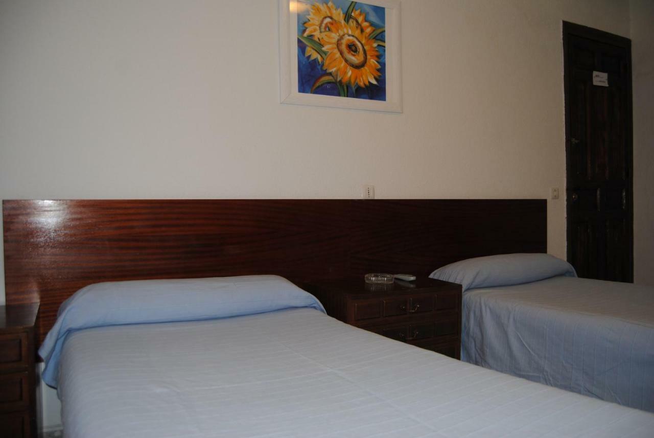 Hostal Ávila Ocaña Esterno foto