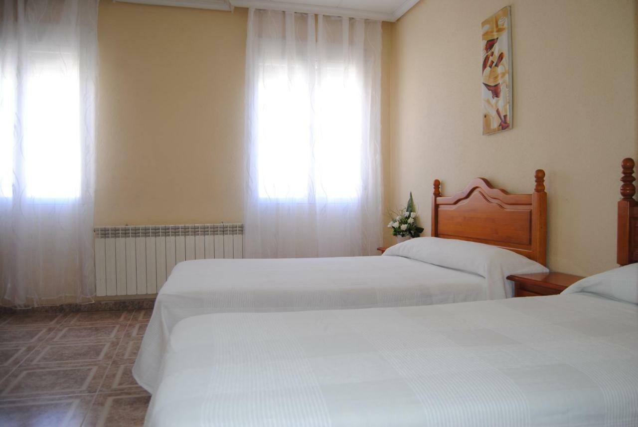 Hostal Ávila Ocaña Esterno foto