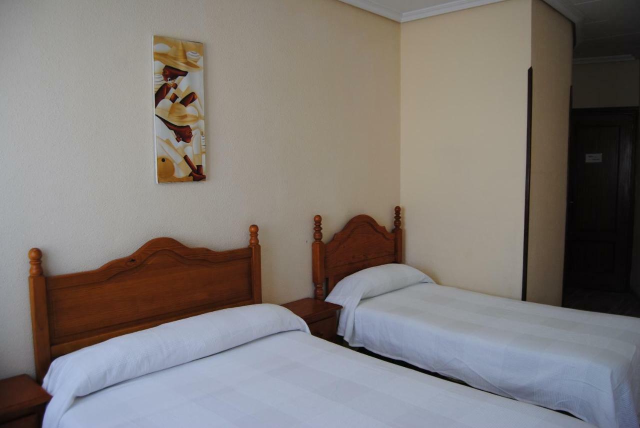 Hostal Ávila Ocaña Esterno foto