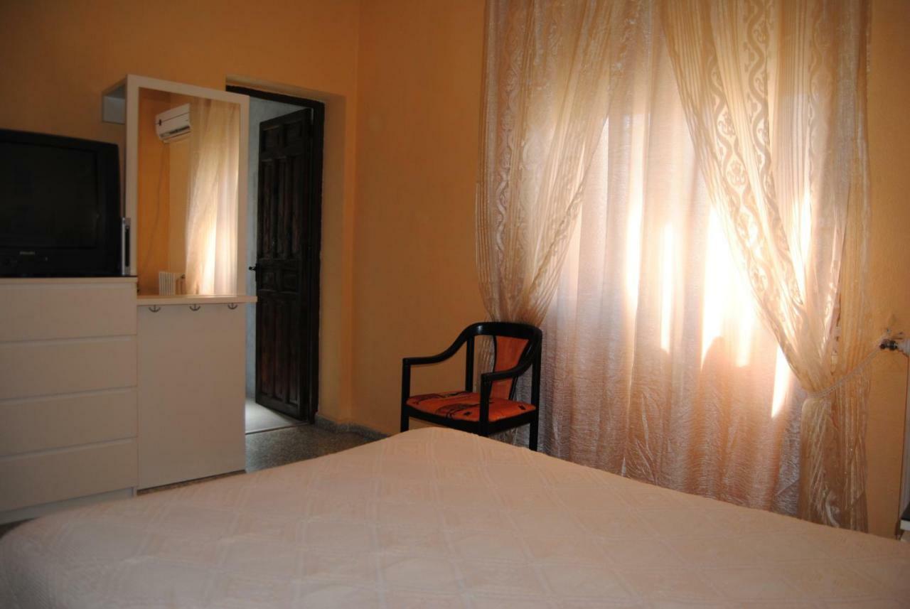 Hostal Ávila Ocaña Esterno foto